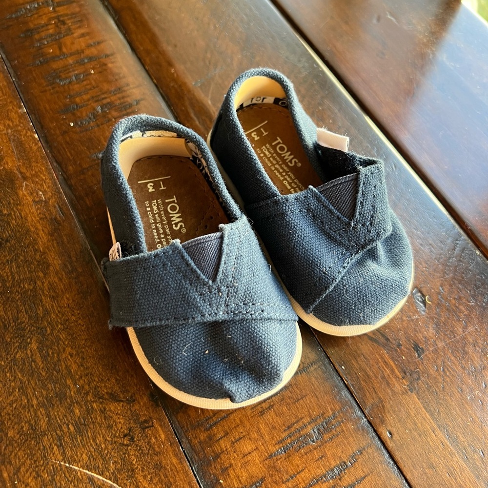 Navy baby Toms in EUC